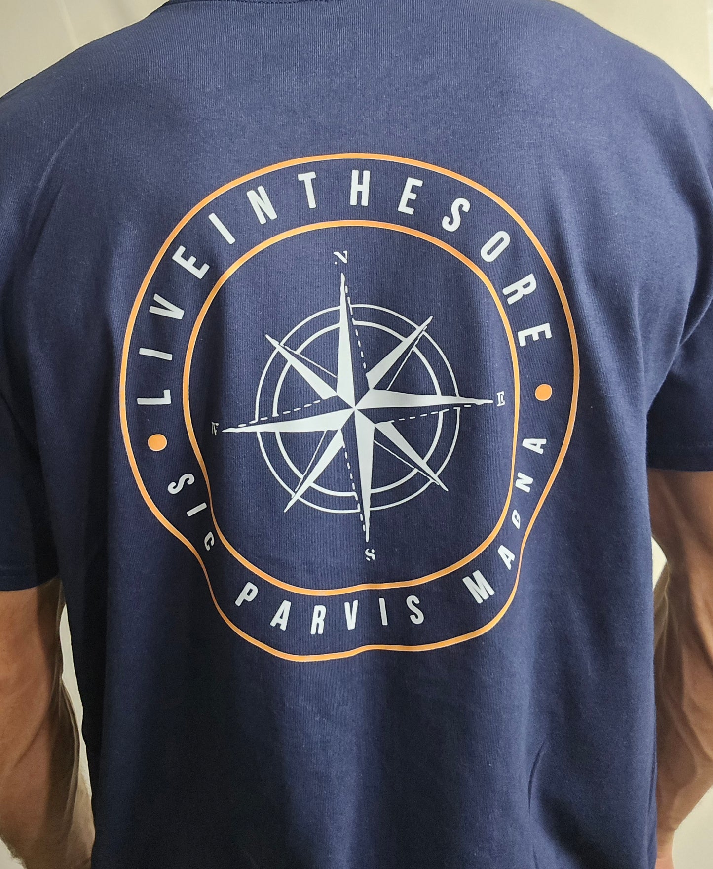 LIVEINTHESORE Sic Parvis Magna T-shirt